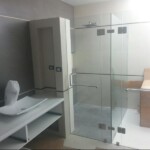 Cancel de baño con cristal templado con herrajes Cancel de baño con cristal templado con herrajes