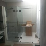 Cancel de baño con cristal templado con herrajes Cancel de baño con cristal templado con herrajes