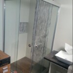 Cancel de baño de cristal templado en escuadra con hojas desnudas Cancel de baño de cristal templado en escuadra con hojas desnudas