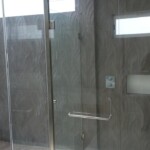 Cancel de baño con cristal templado con herrajes Cancel de baño con cristal templado con herrajes