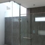 Cancel de baño con cristal templado con herrajes Cancel de baño con cristal templado con herrajes